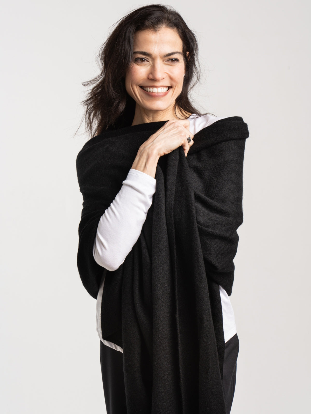 Two Blind Brothers - Gift Cashmere Travel Wrap Black
