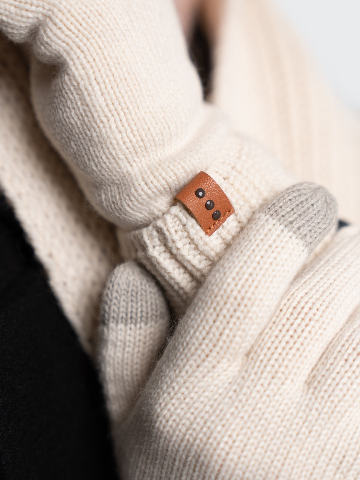 Two Blind Brothers - Gift Chunky Knit Gloves Cream