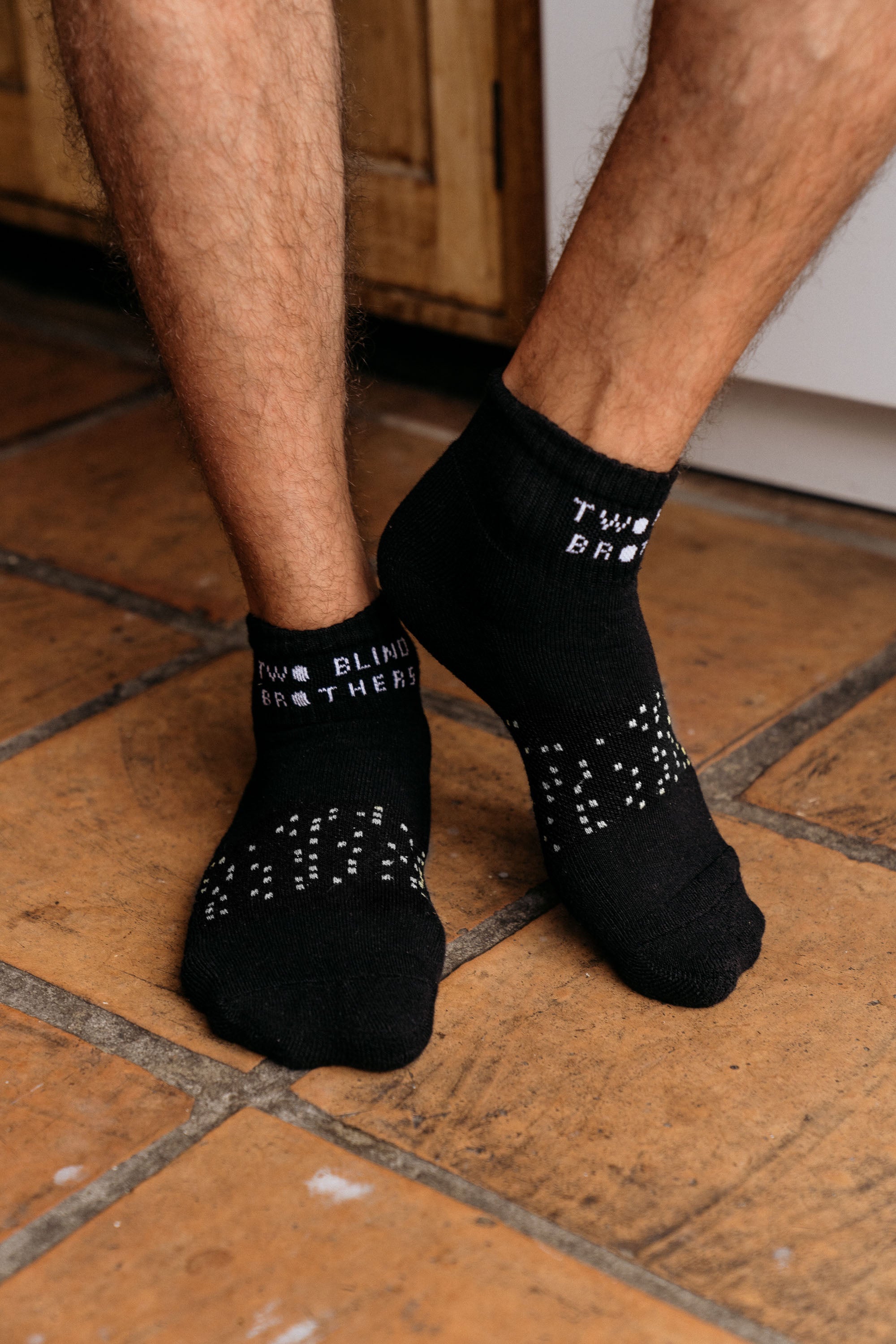 ヘアアクセサリー VALENTINO BLACK STRETCH MOHAIR BLEND SOCKS Coolmax Quarter Sock Black + White Bundle (2 Pairs) – Two